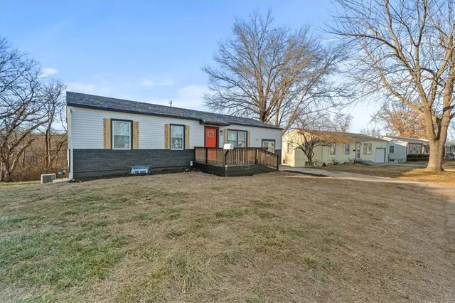 $229,000 | 1602 South Queen Ridge Way, Independence, MO 64050