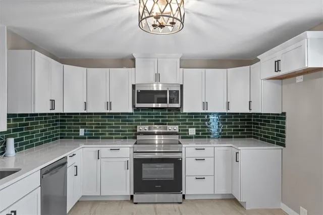 $229,000 | 1602 South Queen Ridge Way, Independence, MO 64050