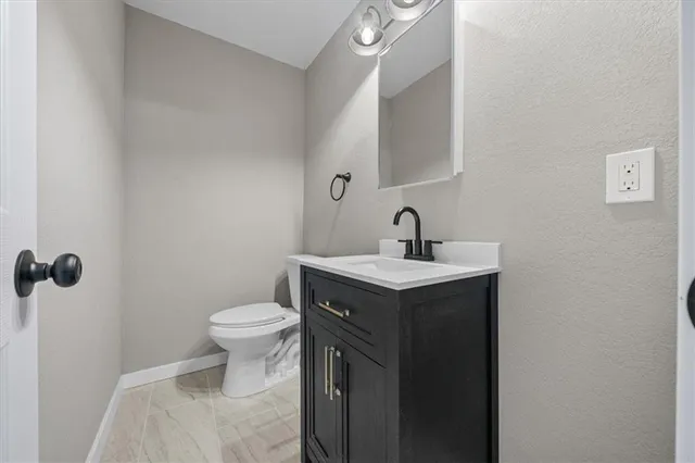 $229,000 | 1602 South Queen Ridge Way, Independence, MO 64050