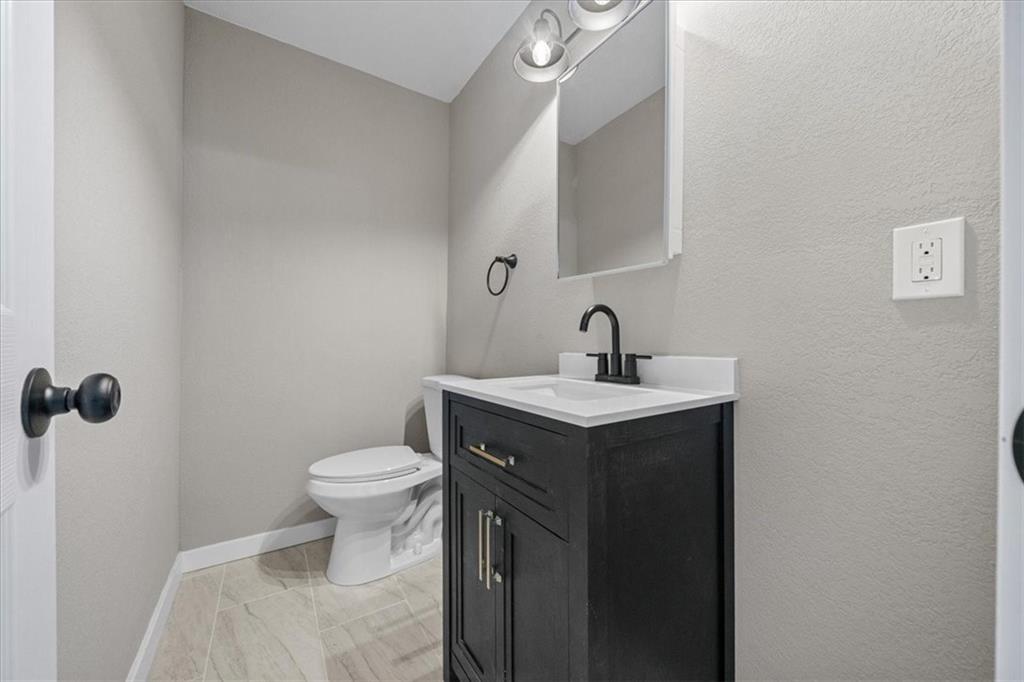 1602 South Queen Ridge Way Independence, MO 64050 - Photo 8 of 24