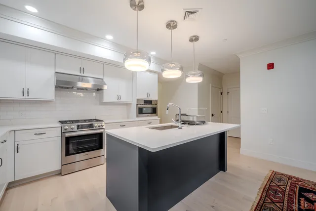 $724,900 | 10 Sally Sweets Way, Unit 104, Salem, NH 03079