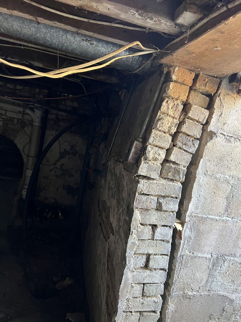 405 West Bissell Street Bloomington, IL 61701 - Photo 16 of 21 a view of entryway