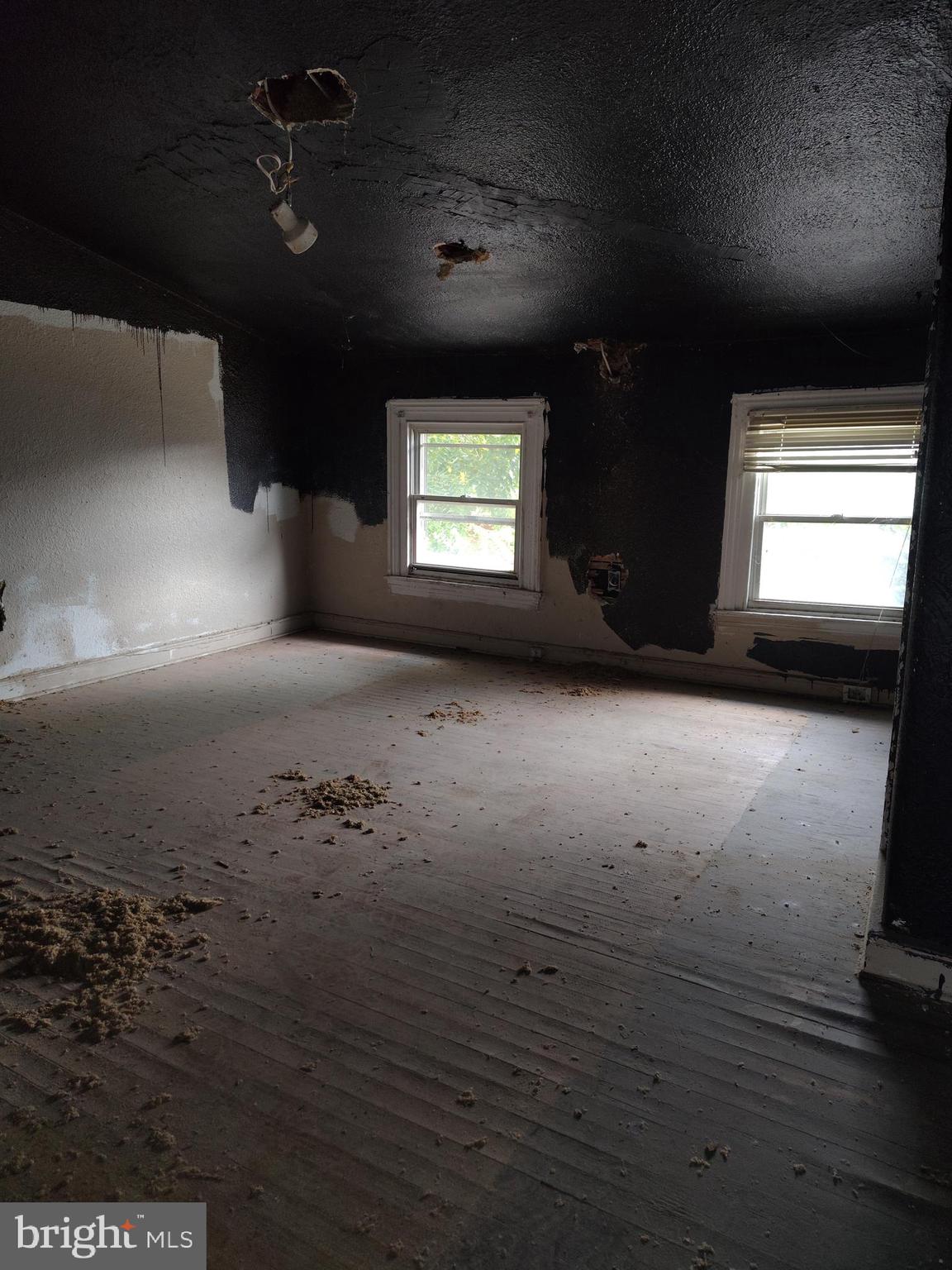 230 North 53rd Street Philadelphia, PA 19139 - Photo 31 of 39 a view of empty room with window