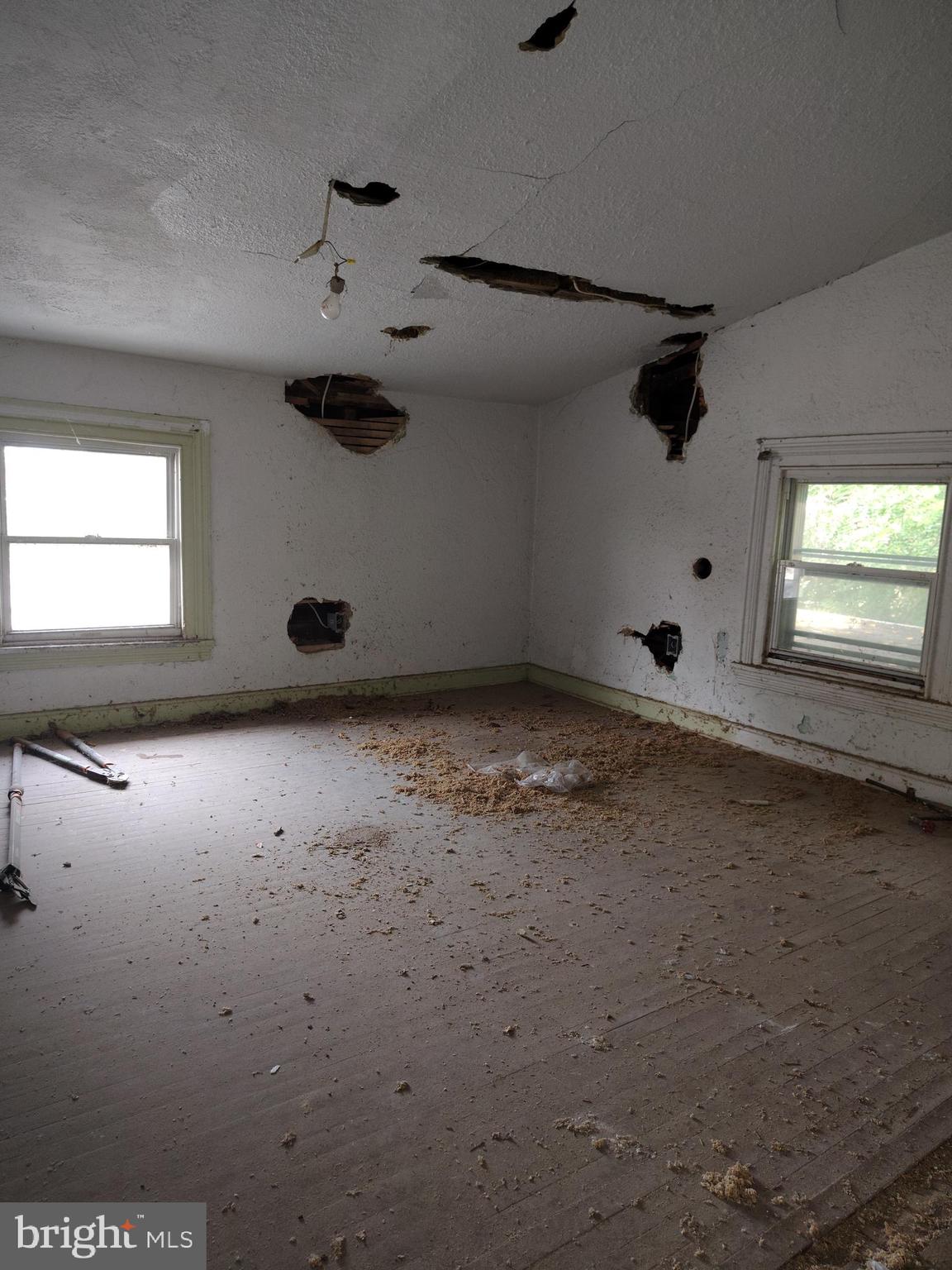 230 North 53rd Street Philadelphia, PA 19139 - Photo 33 of 39 wooden floor in an empty room