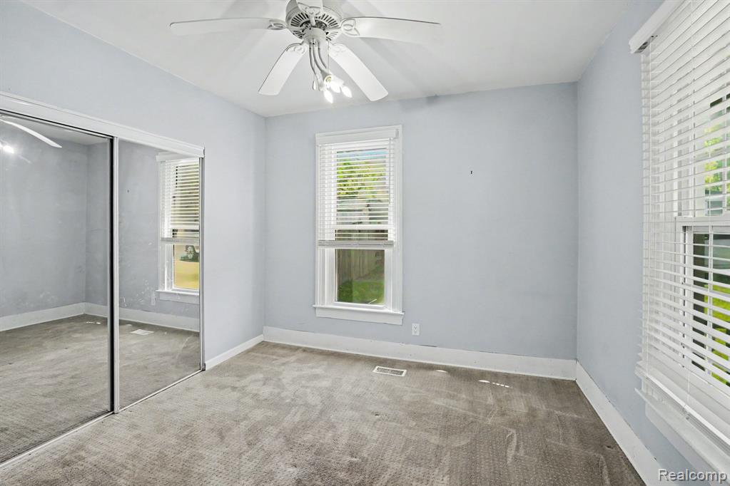 409 Fleming Street Howell, MI 48843 - Photo 8 of 31