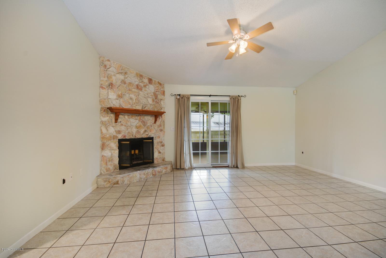 401 Raleigh Road Southeast Palm Bay, FL 32909 - Photo 22 of 27 23_living_room