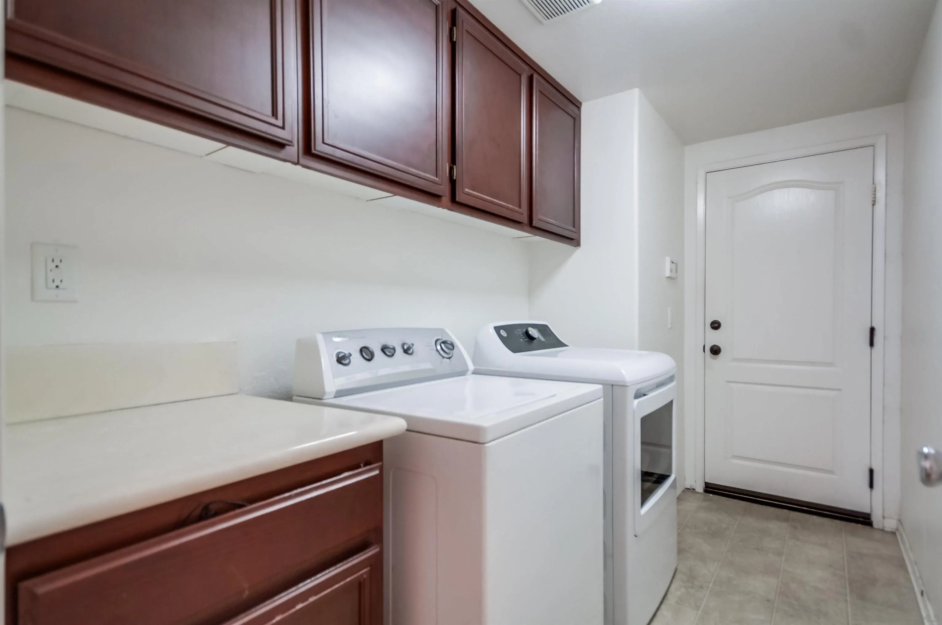 9810 Old Tree Lane Santee, CA 92071 - Photo 35 of 37 a utility room with dryer and washer