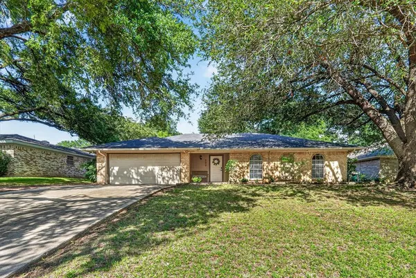 $285,000 | 202 Laurel Street, Mansfield, TX 76063