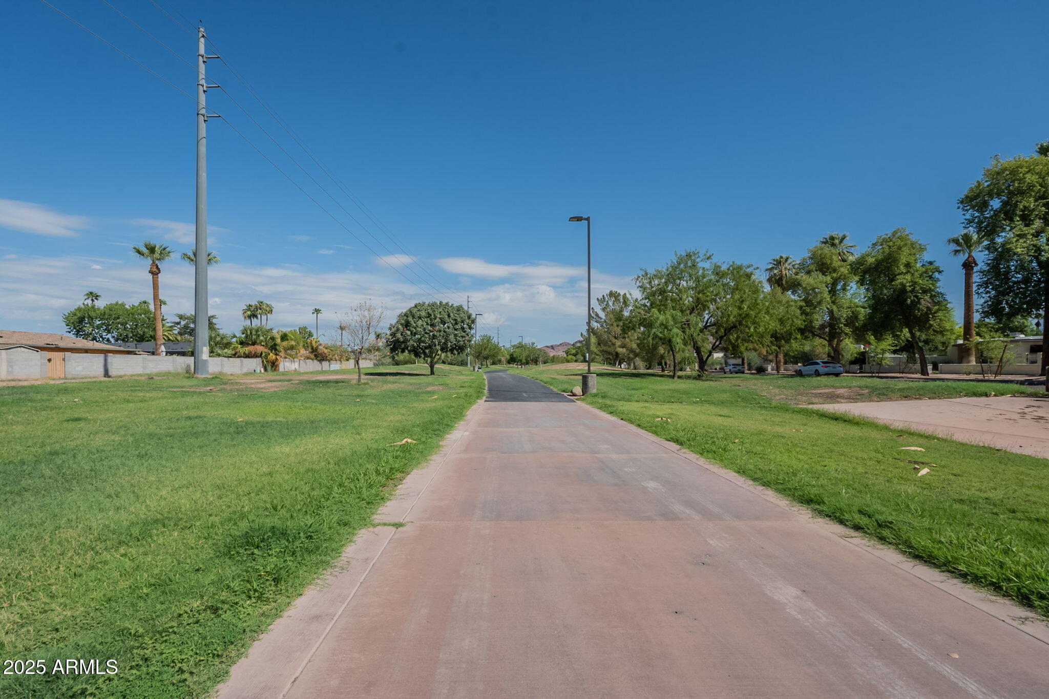 2814 North 51st Street Phoenix, AZ 85008 - Photo 48 of 50 a view of a park with palm trees