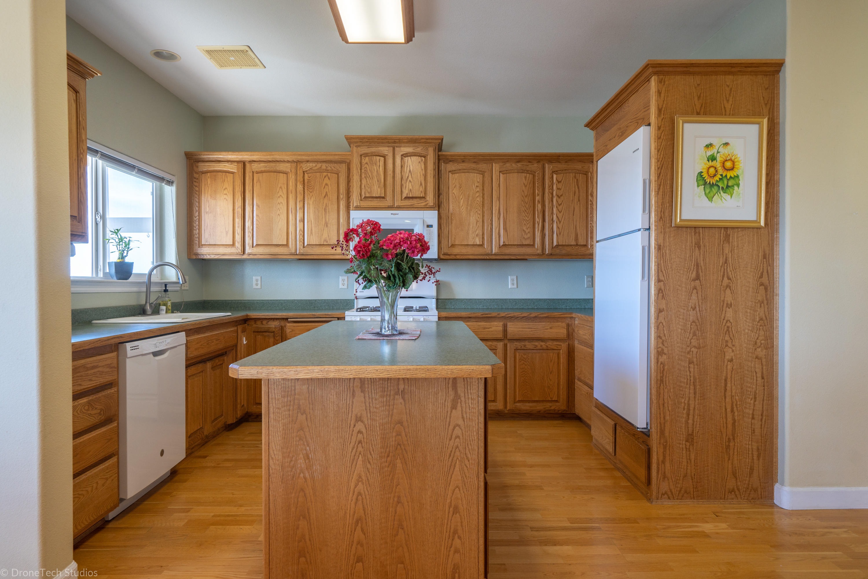 24200 Rim Rock Lane Oak Run, CA 96069 - Photo 4 of 66 24200 Rim Rock Ln-20