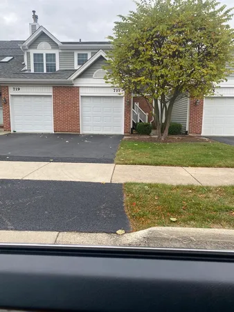 $300,000 | 717 Daybreak Lane, Carol Stream, IL 60188