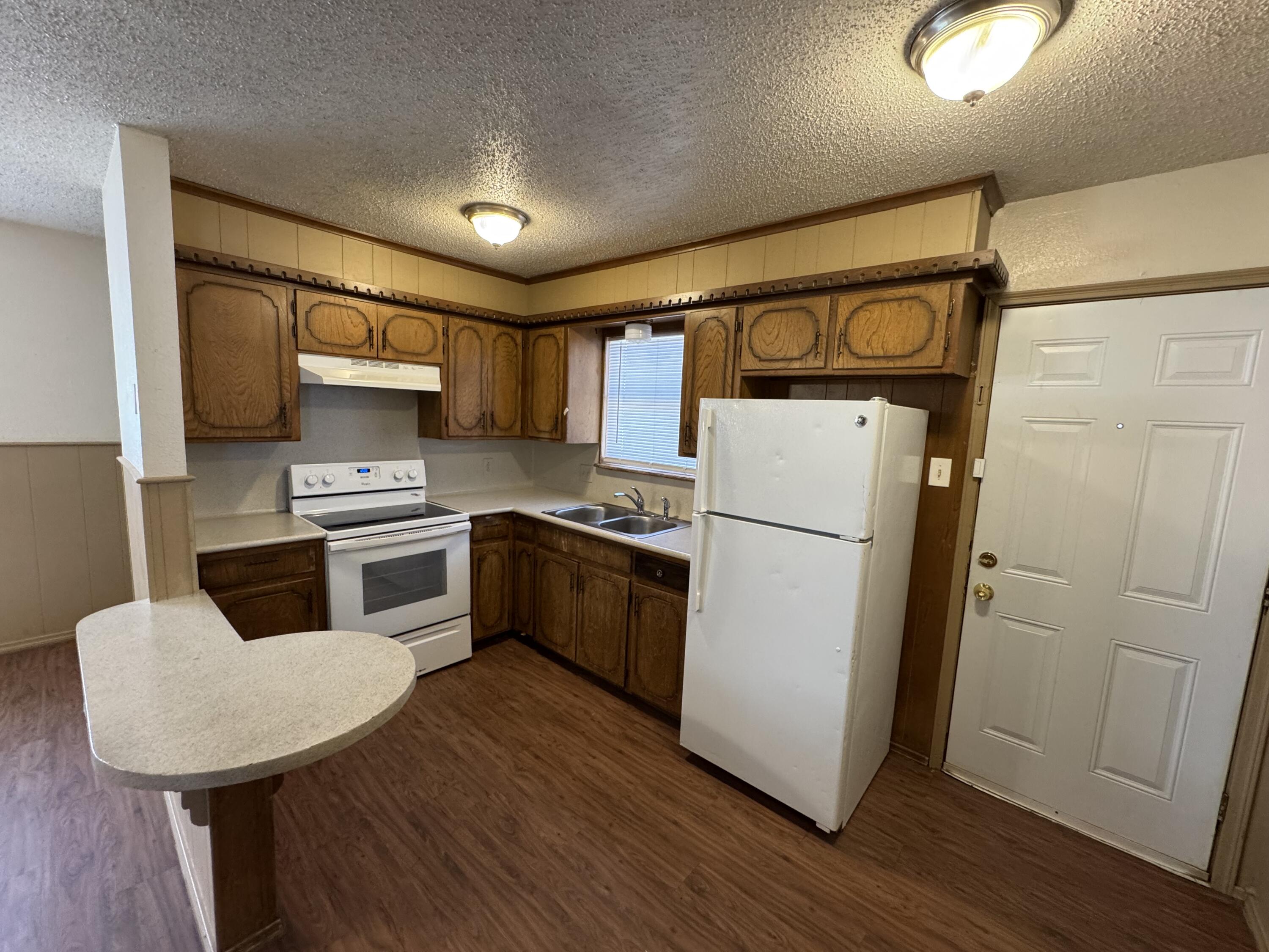 2114 40th Street, Unit B Lubbock, TX 79412 - Photo 3 of 7 3