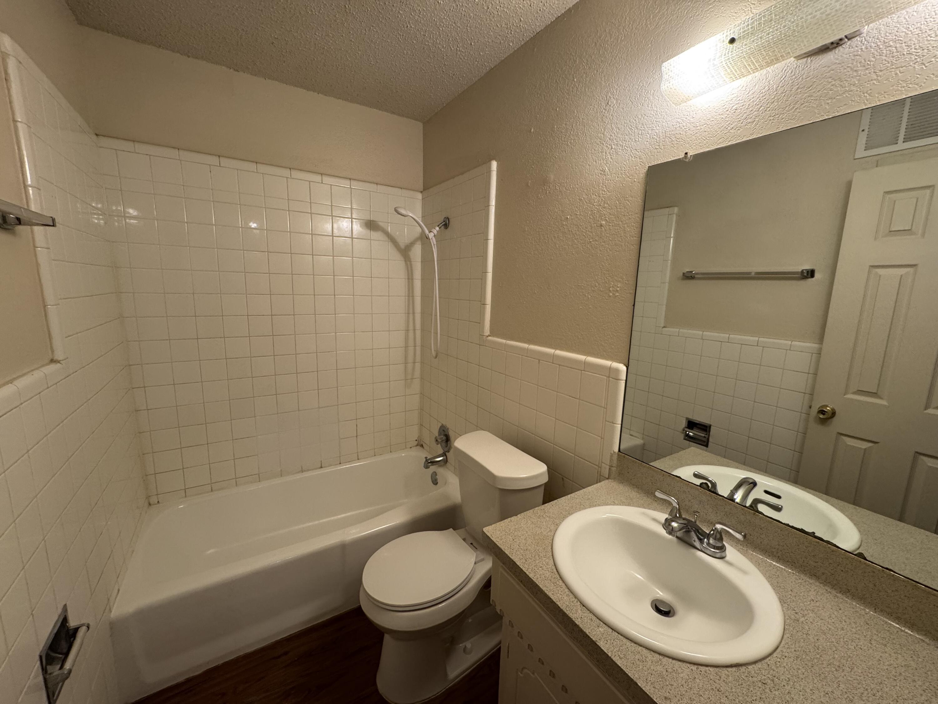 2114 40th Street, Unit B Lubbock, TX 79412 - Photo 5 of 7 5