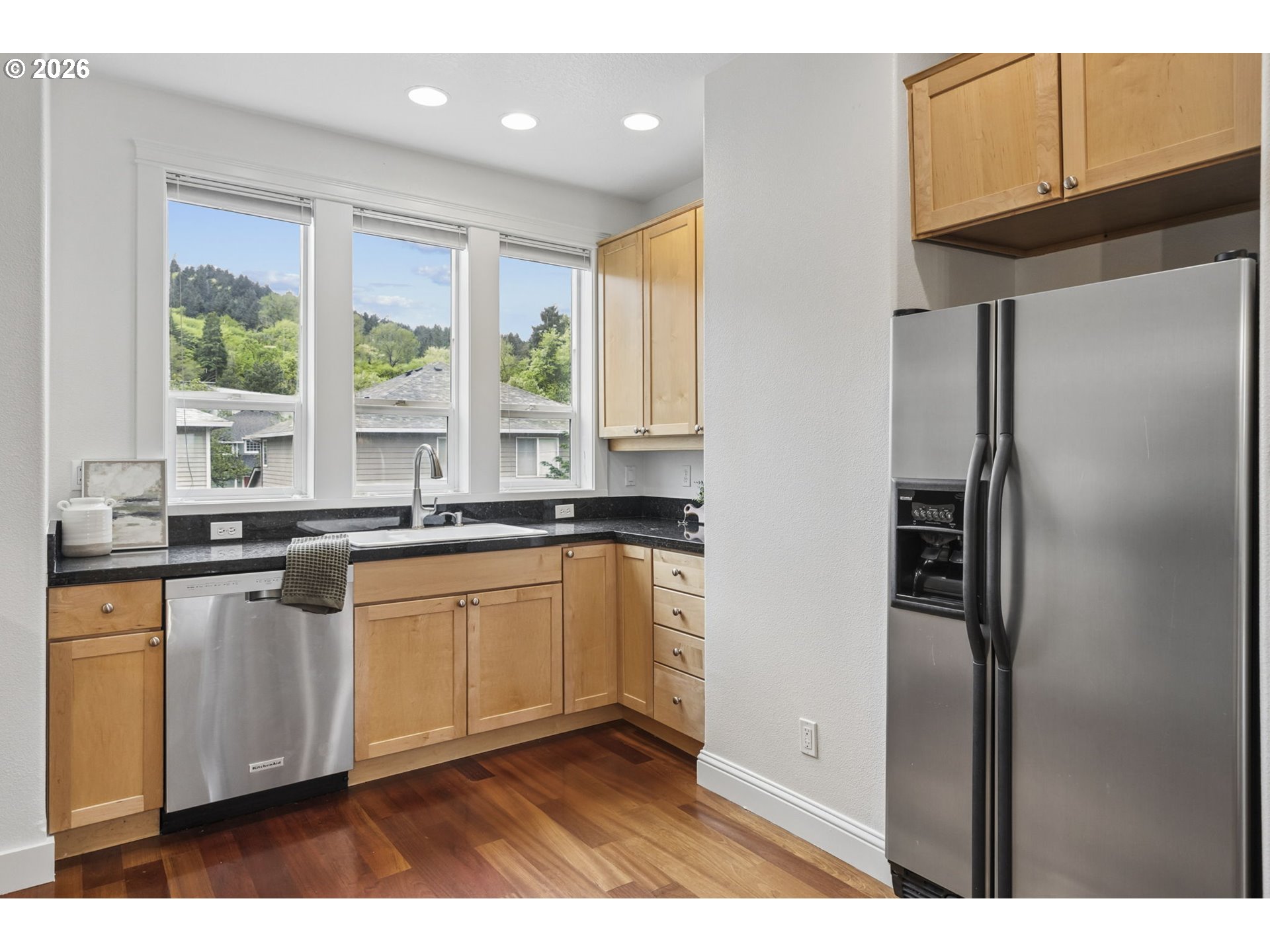 4830 Southwest View Point Terrace Portland, OR 97239 - Photo 8 of 31