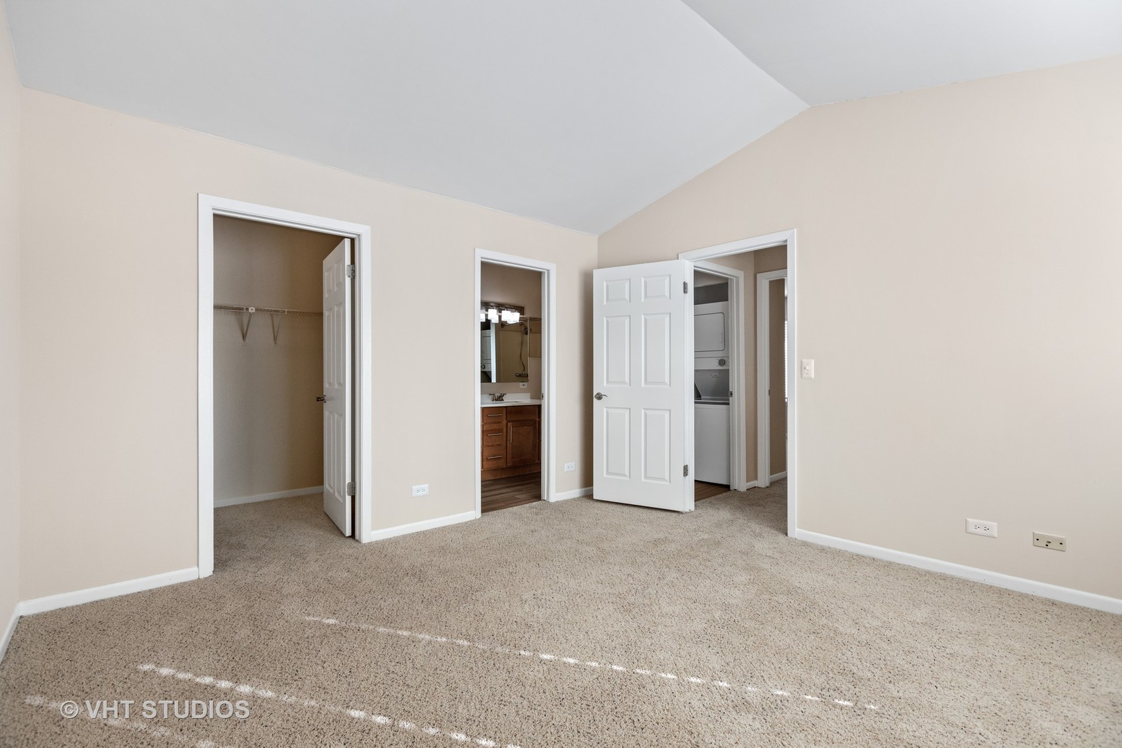 1919 Brookdale Road, Unit 209 Naperville, IL 60563 - Photo 44 of 53 an empty room with closet and a bathroom
