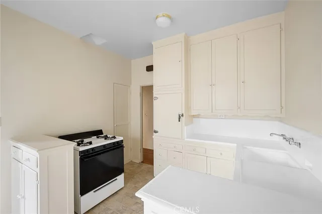 $2,000 | 200 East Lomita Avenue, Unit 4, Glendale, CA 91205