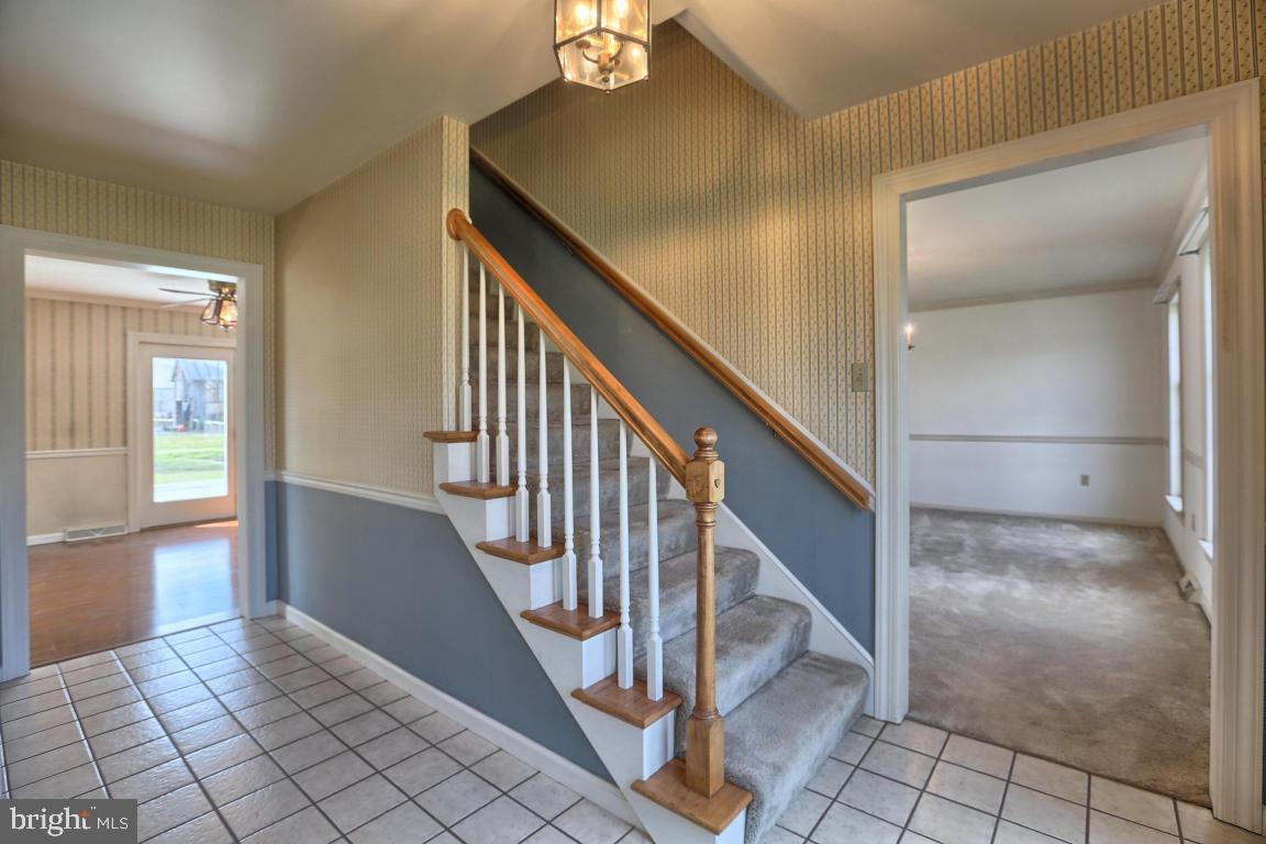 18 Draper Circle Lititz, PA 17543 - Photo 5 of 29