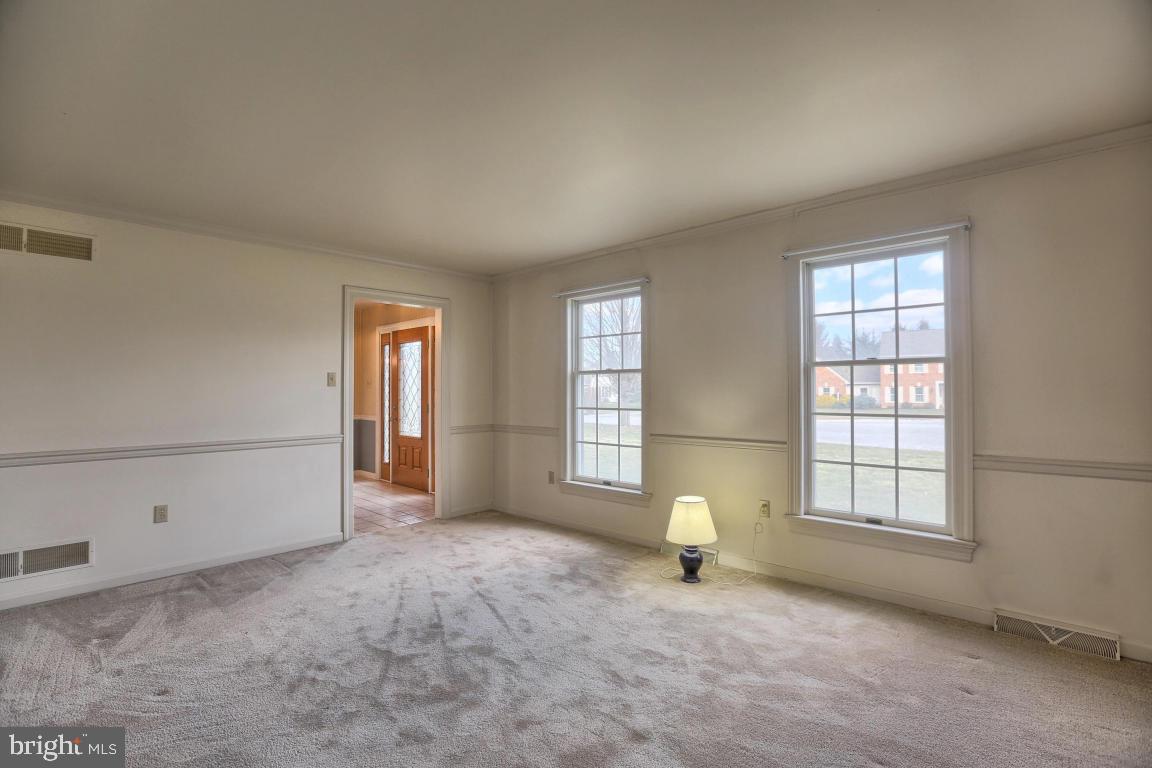 18 Draper Circle Lititz, PA 17543 - Photo 7 of 29