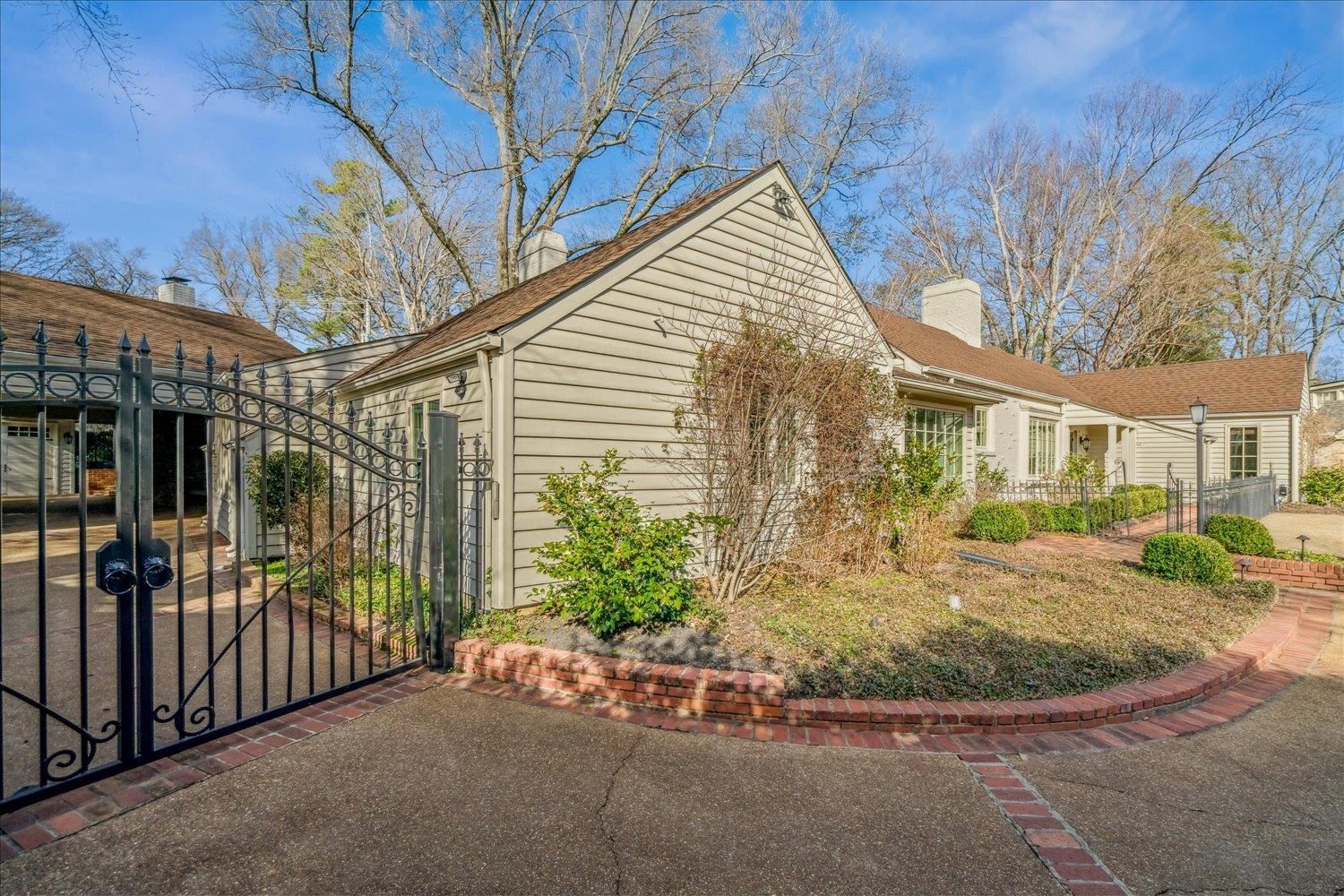 4160 Tuckahoe Road Memphis, TN 38117 - Photo 34 of 39 a view of a house with brick walls