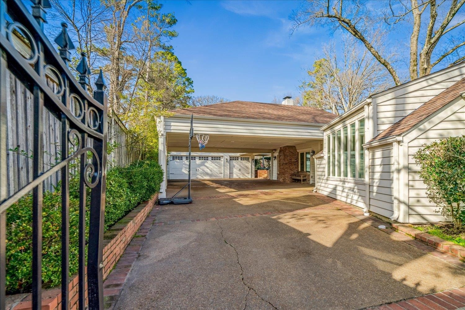 4160 Tuckahoe Road Memphis, TN 38117 - Photo 35 of 39 a view of a house with backyard and porch