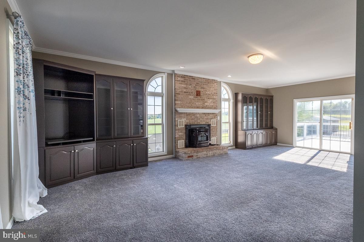 9630 Clemsonville Road Union Bridge, MD 21791 - Photo 13 of 70 Great room with built-ins