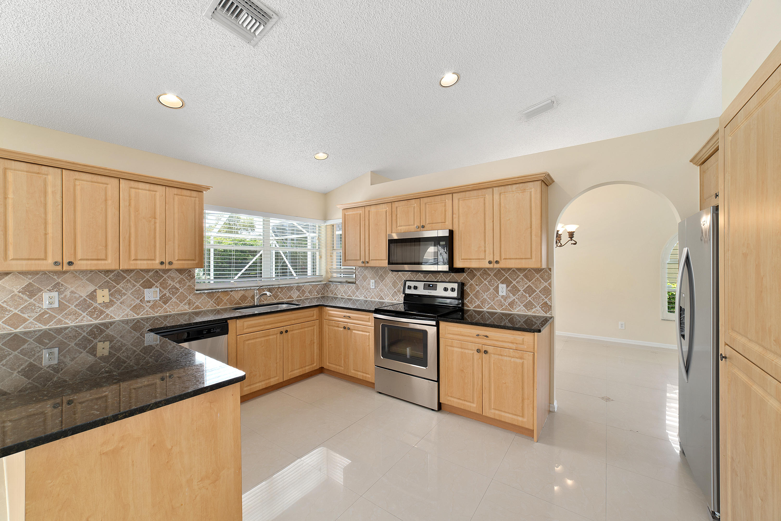 19554 Black Olive Lane Boca Raton, FL 33498 - Photo 11 of 40 19554 Black Olive Ln (11)