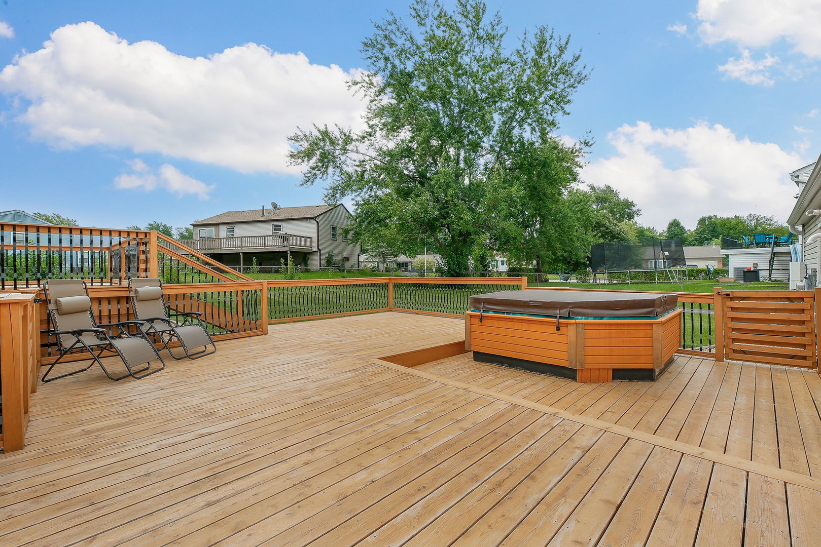 421 North Braintree Drive Schaumburg, IL 60169 - Photo 3 of 23