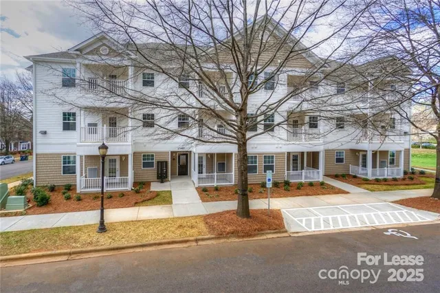 $1,300 | 17905 Delmas Drive, Unit 101, Cornelius, NC 28031