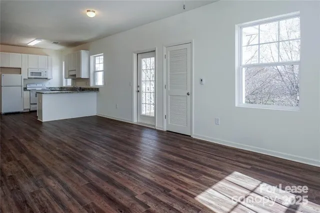 $1,300 | 17905 Delmas Drive, Unit 101, Cornelius, NC 28031