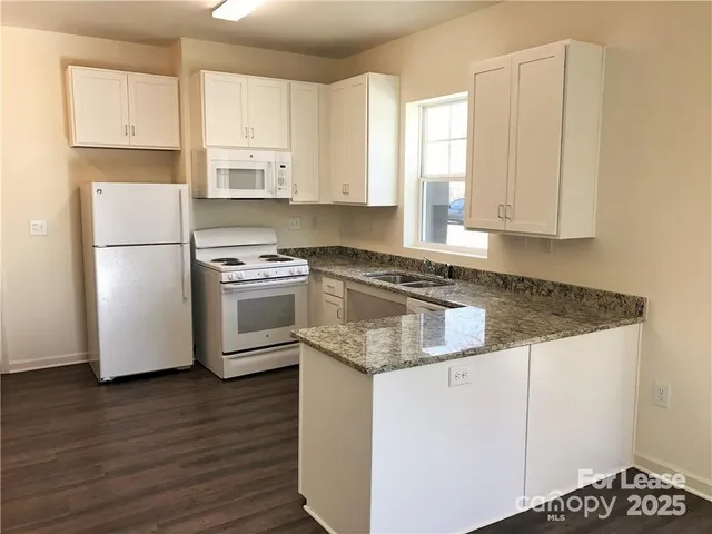 $1,300 | 17905 Delmas Drive, Unit 101, Cornelius, NC 28031