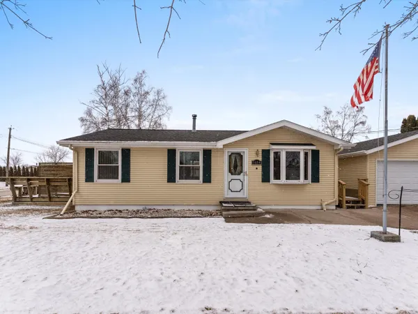 $179,900 | 1604 Holly Drive, Manitowoc, WI 54220