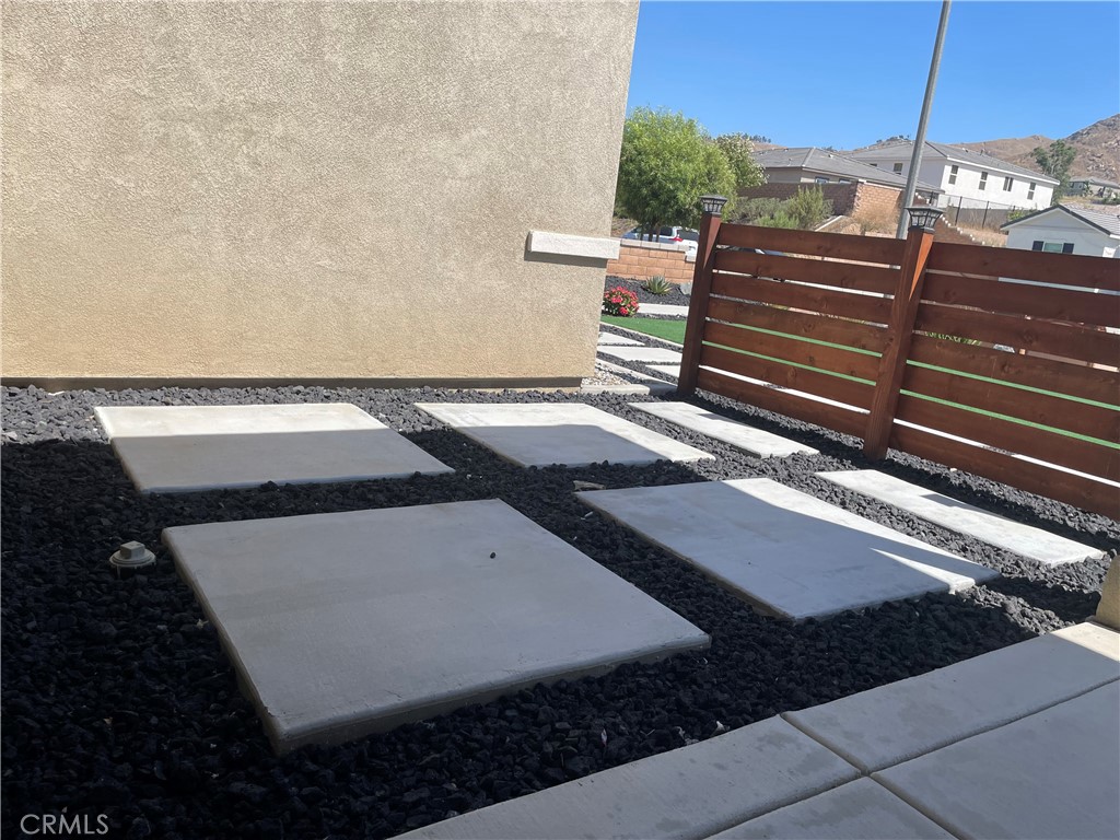 20952 Telegraph Road Riverside, CA 92507 - Photo 3 of 42 Area for sitting outside