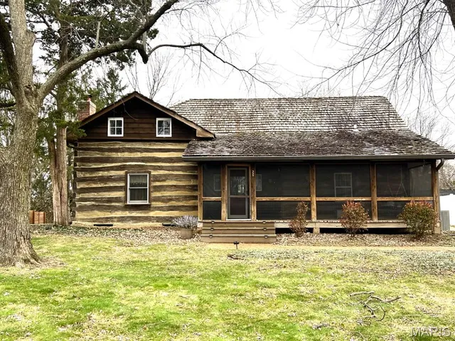 $2,400 | 355 Dietrich Road, Ballwin, MO 63021