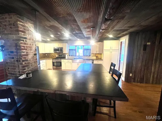 $2,400 | 355 Dietrich Road, Ballwin, MO 63021