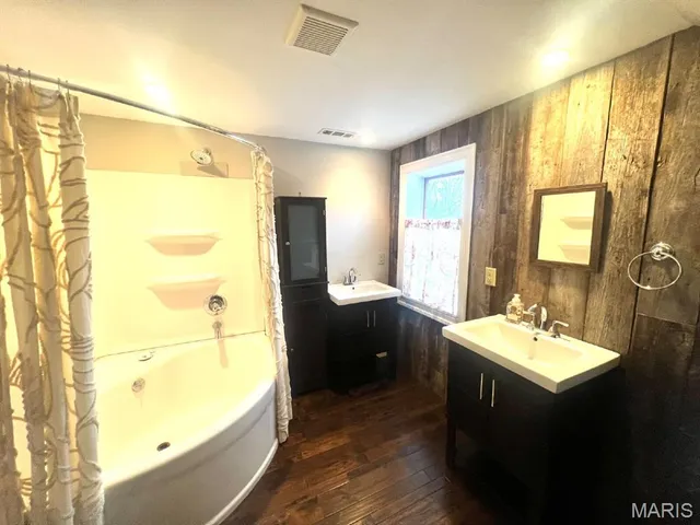 $2,400 | 355 Dietrich Road, Ballwin, MO 63021