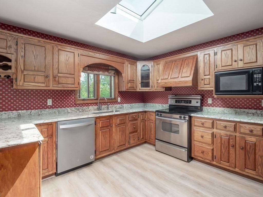 15 Endmoor Road Westford, MA 01886 - Photo 7 of 41 Gallery Image 7