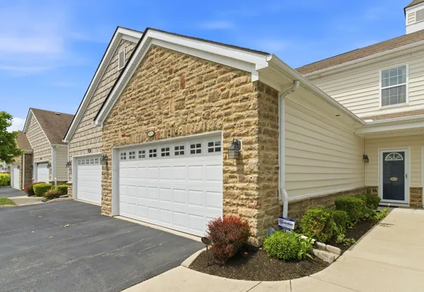 $349,900 | 5653 Niagara Reserve Drive, Westerville, OH 43081