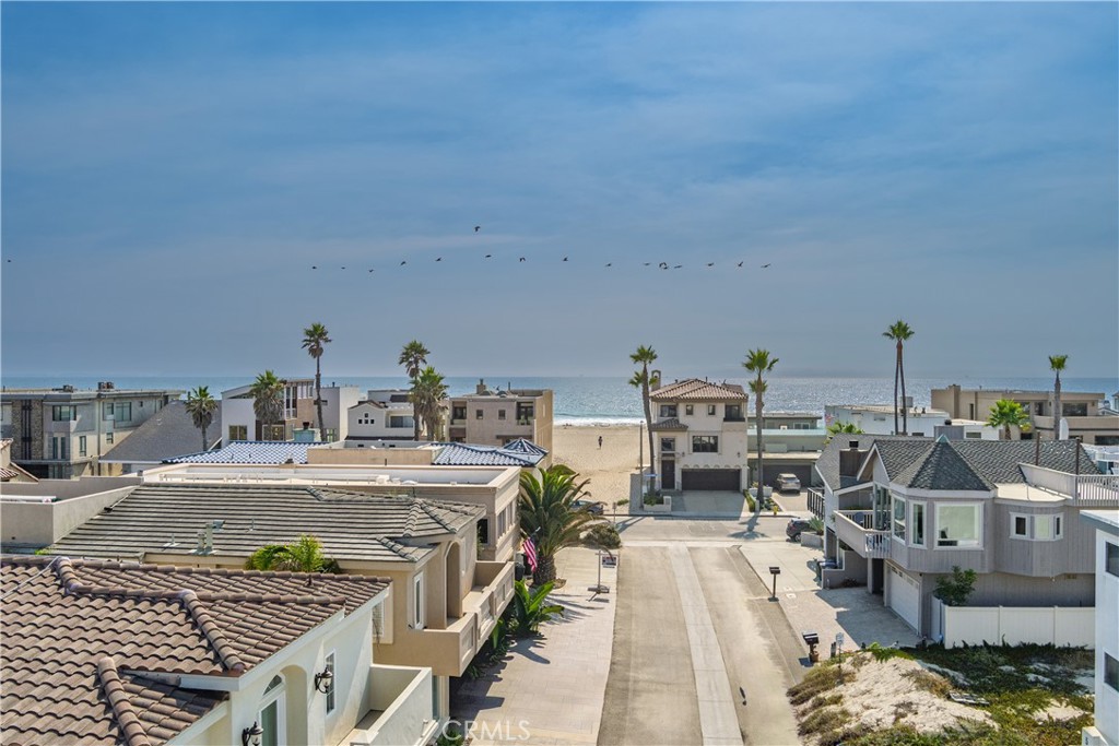 5330 Seabreeze Way Oxnard, CA 93035 - Photo 2 of 38 a living room with furniture and a table