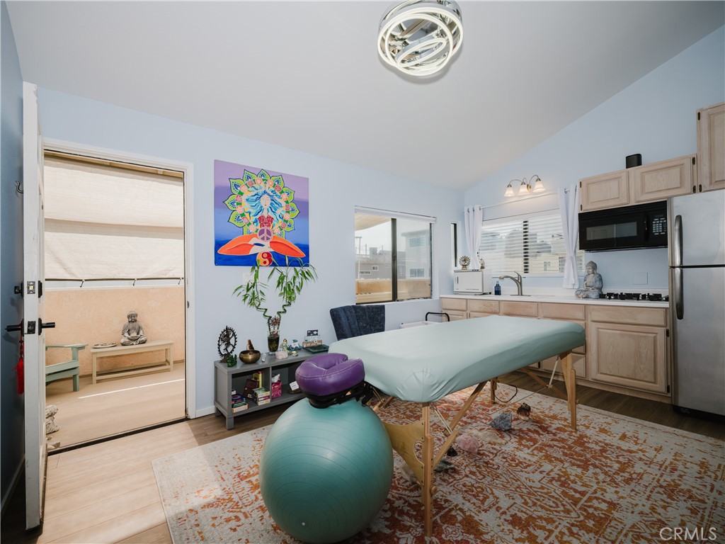 5330 Seabreeze Way Oxnard, CA 93035 - Photo 21 of 38 a living room with kitchen island furniture and a flat screen tv