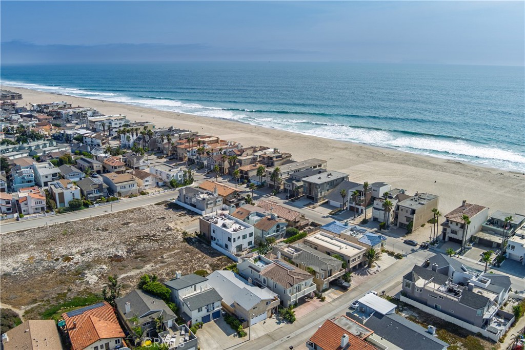 5330 Seabreeze Way Oxnard, CA 93035 - Photo 36 of 38 a view of a city