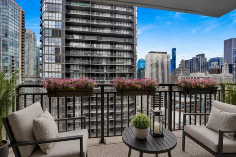 $345,000 | 630 North State Street, Unit 2305, Chicago, IL 60654