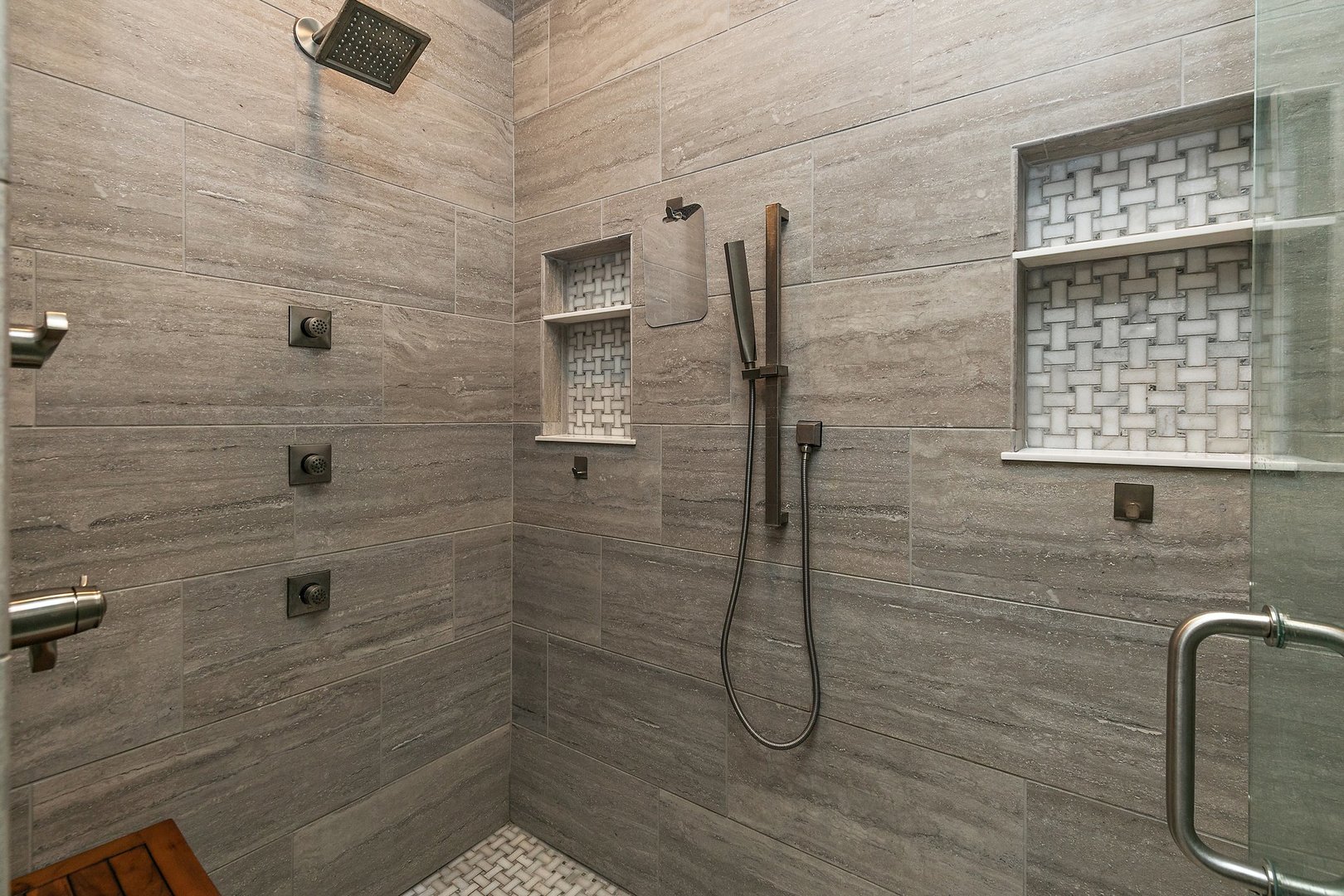 8908 South Hill Road Marengo, IL 60152 - Photo 46 of 53 a bathroom with a shower
