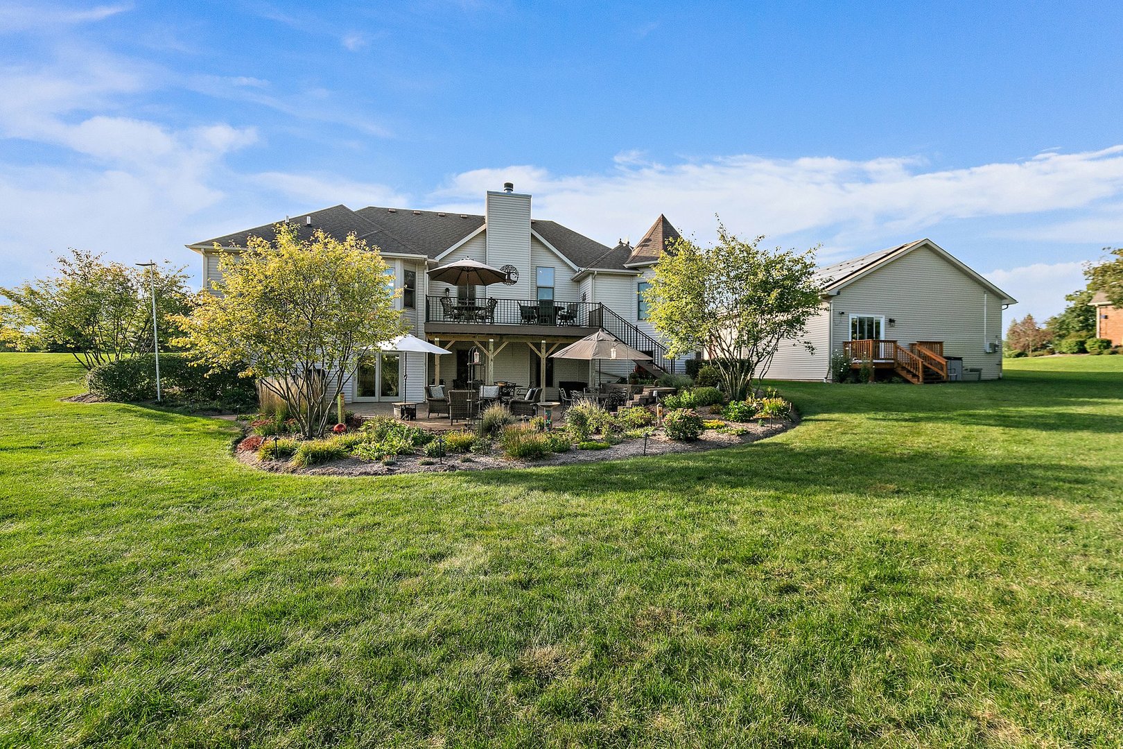 8908 South Hill Road Marengo, IL 60152 - Photo 8 of 53 a front view of a house with garden