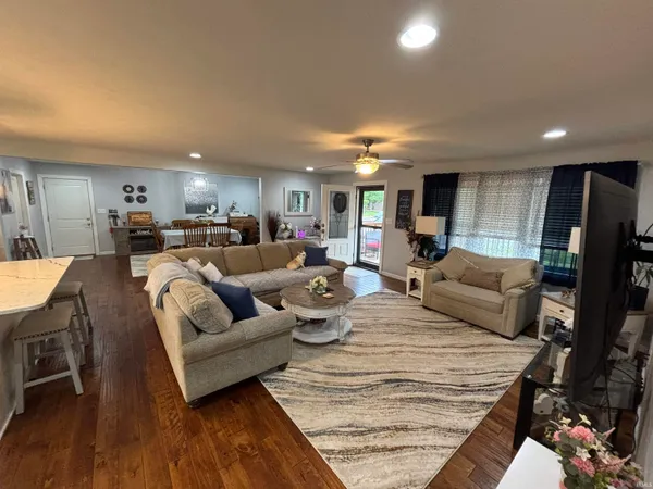 $299,900 | 225 Birch Drive, Grandview, IN 47615