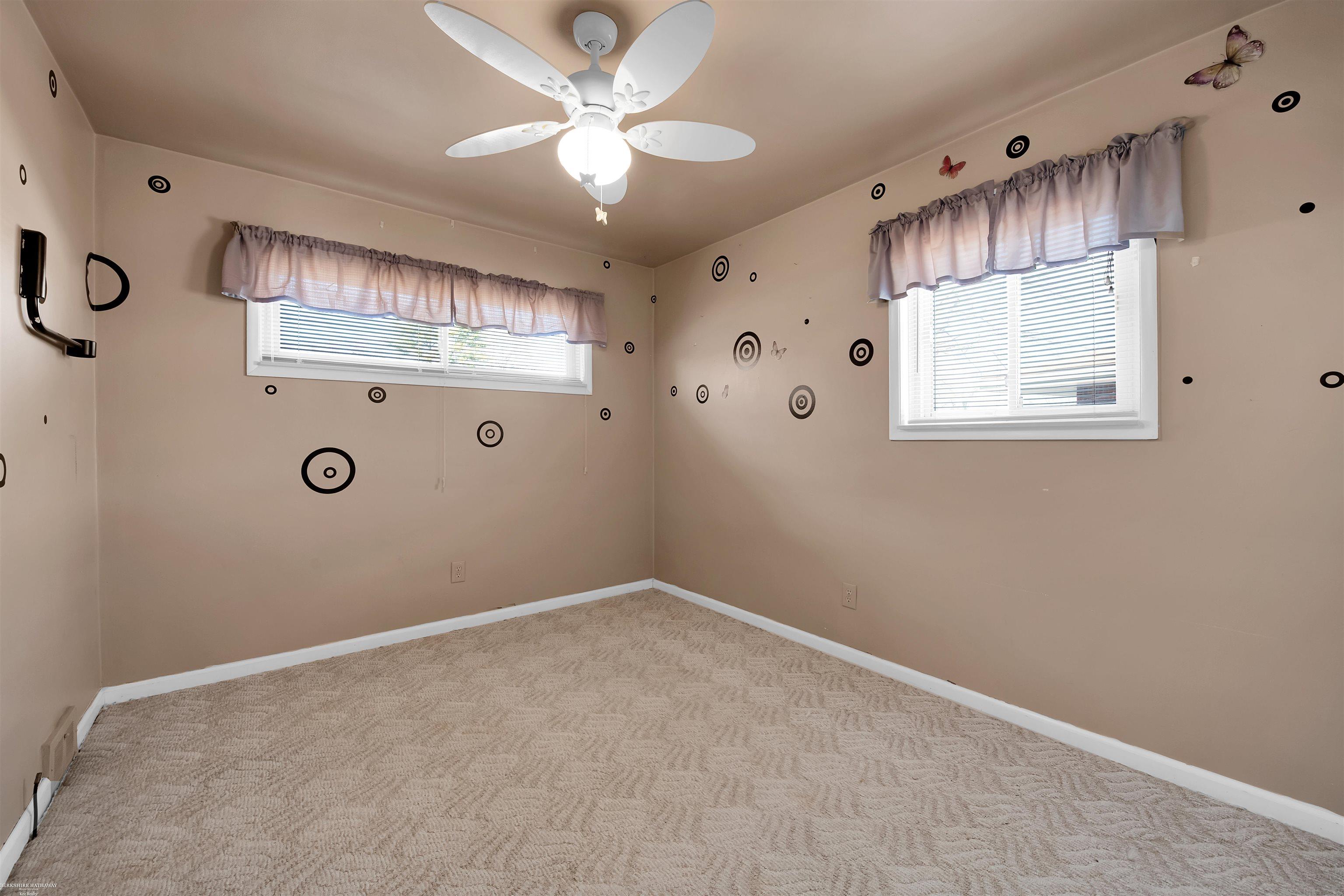 16820 May Eastpointe, MI 48021 - Photo 8 of 26 50128969-e92b979c-0ffb-4b6a-a5a8-89ff7f9efddd.JPG