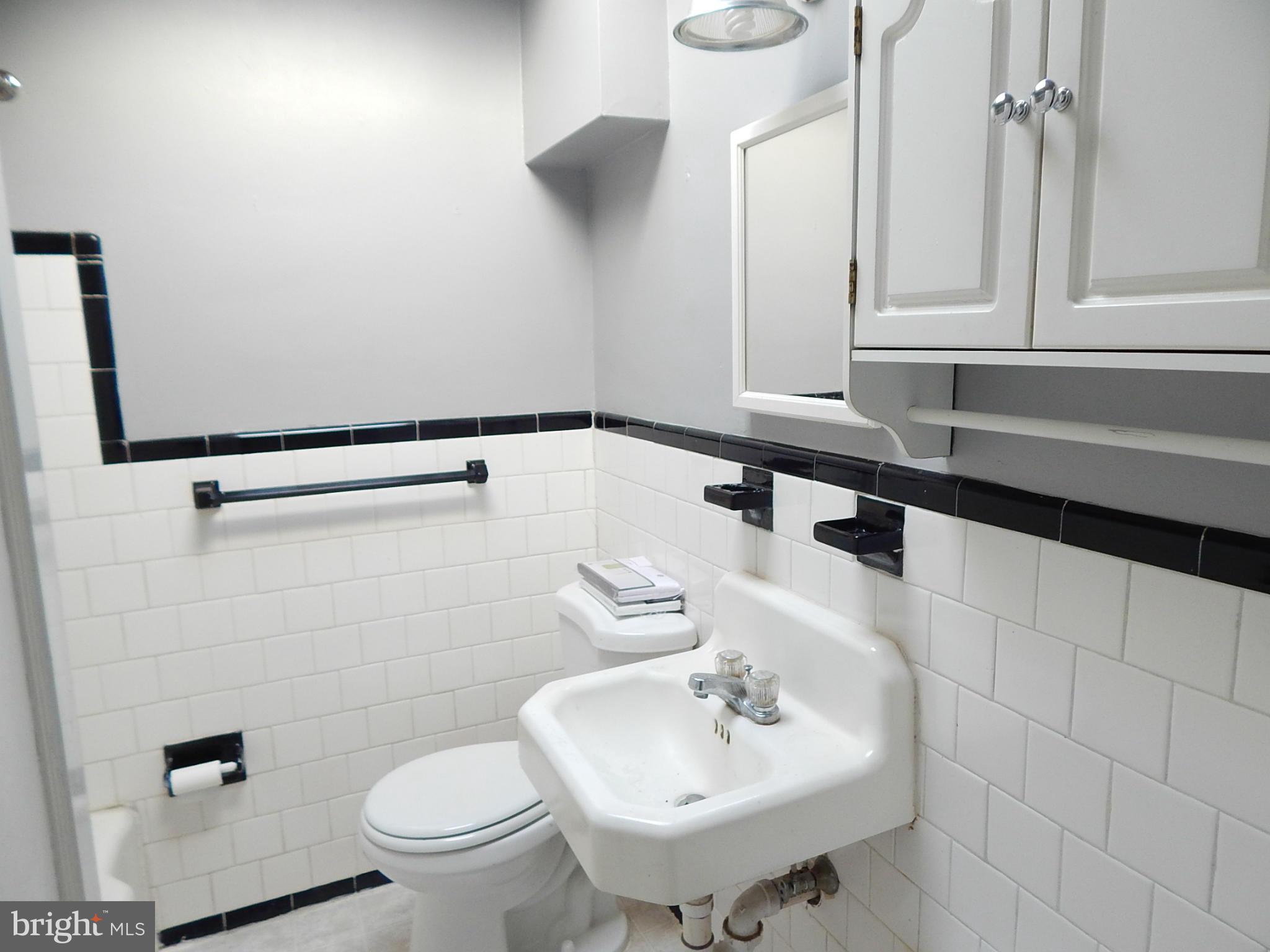 1232 Haverhill Road Baltimore, MD 21229 - Photo 14 of 26 Bath