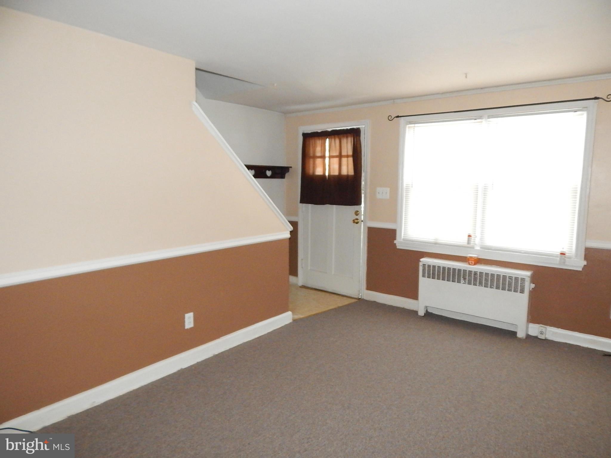 1232 Haverhill Road Baltimore, MD 21229 - Photo 7 of 26 Living Room