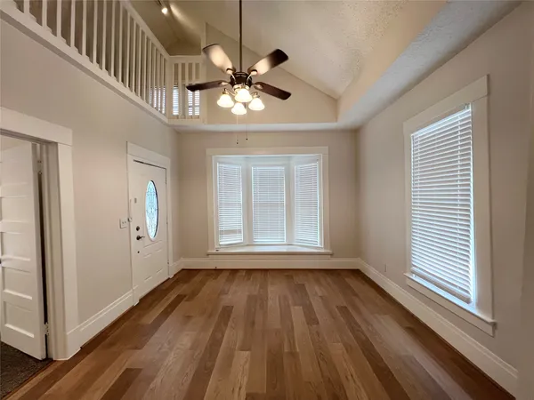 $1,725 | 421 East Myrtle Street, Angleton, TX 77515