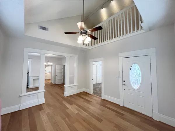 $1,725 | 421 East Myrtle Street, Angleton, TX 77515