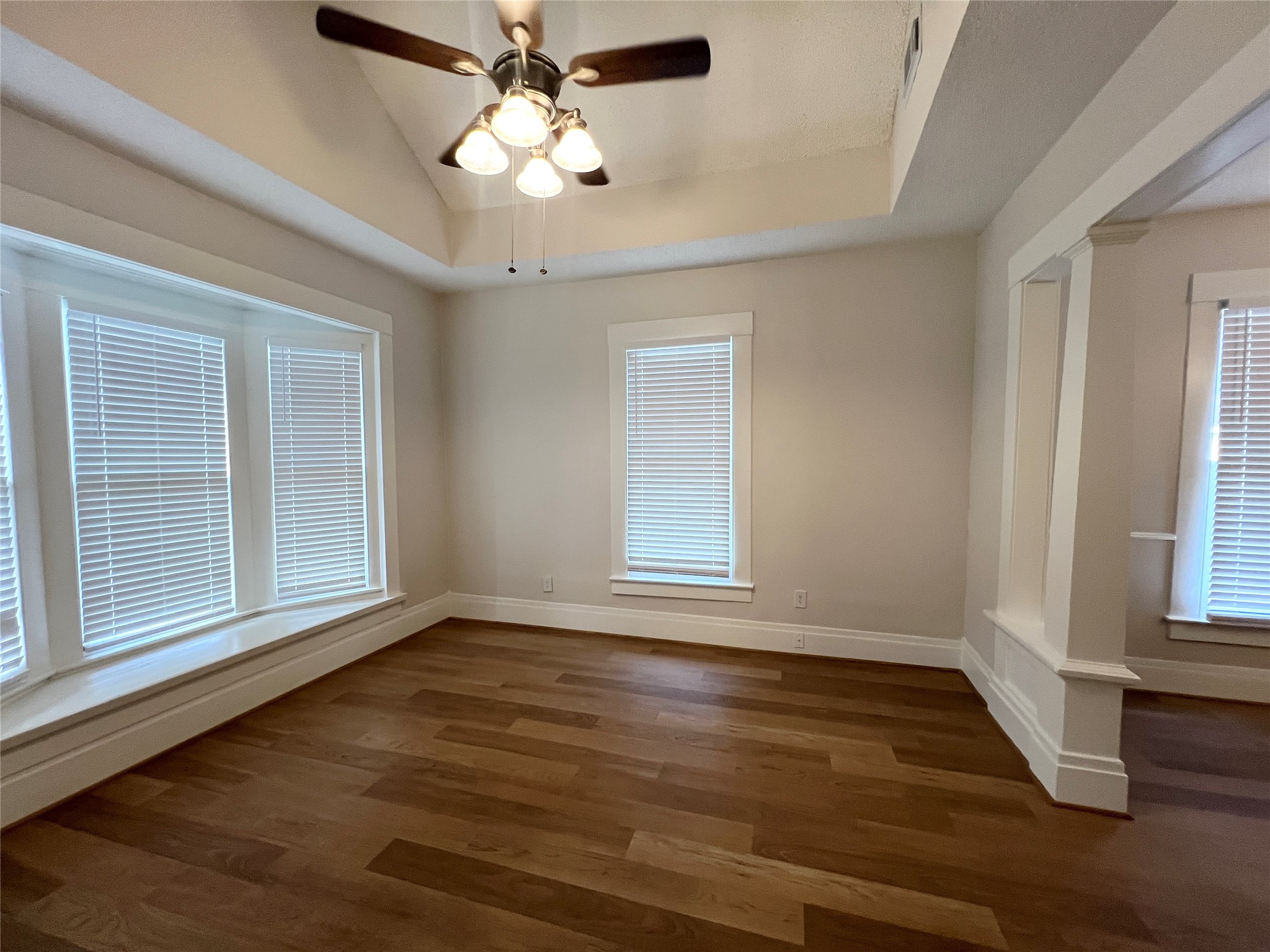421 East Myrtle Street Angleton, TX 77515 - Photo 4 of 19